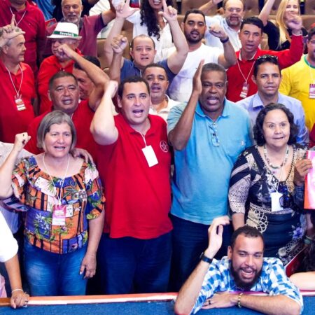 PT Bahia se une aos movimentos sociais no ato em defesa da democracia, neste sábado (23)