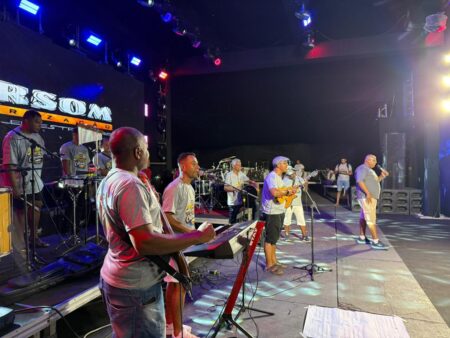 “Já deu pra sentir o sabor do Carnaval”: Ensaio anima foliões na Orla II