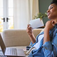 Calorões, insônia e mudanças de humor: como enfrentar os desafios da menopausa